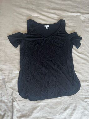 Women’s Black Cold-Shoulder Tee with V-Neck - Unknown Brand